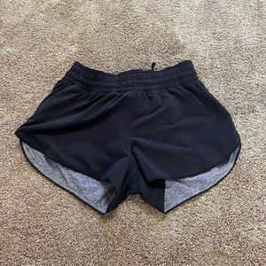 Lululemon Choose a Side Reversible Mid Rise short 3” size 8